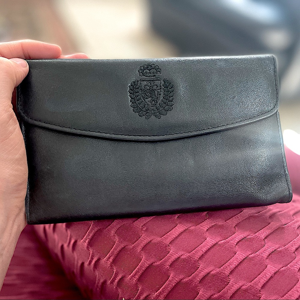 Vintage Mundi genuine black leather wallet- good condition❤️❤️